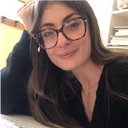Docente di letteratura italiana impartisce lezioni di latino, italiano, storia, geografia e filosofia